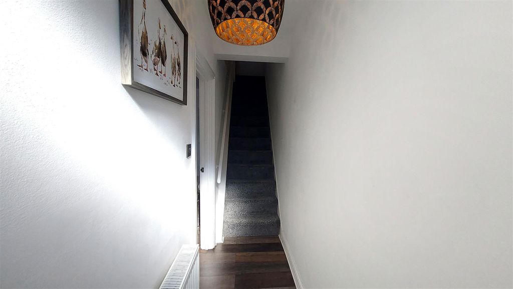 Property photo 3 of 25 Entrance Hall