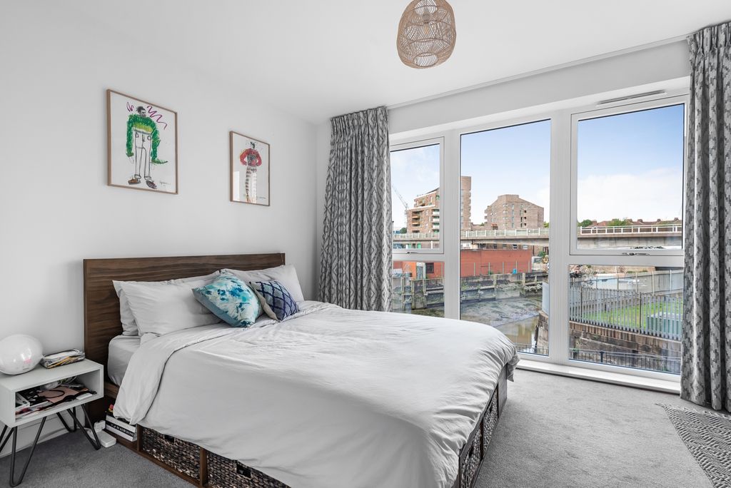 Property photo 2 of 8 Bedroom