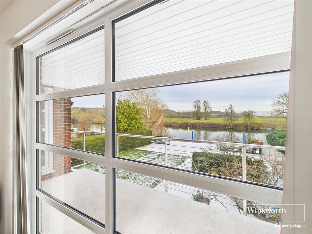 Property photo 2 of 24 Picture No. 17