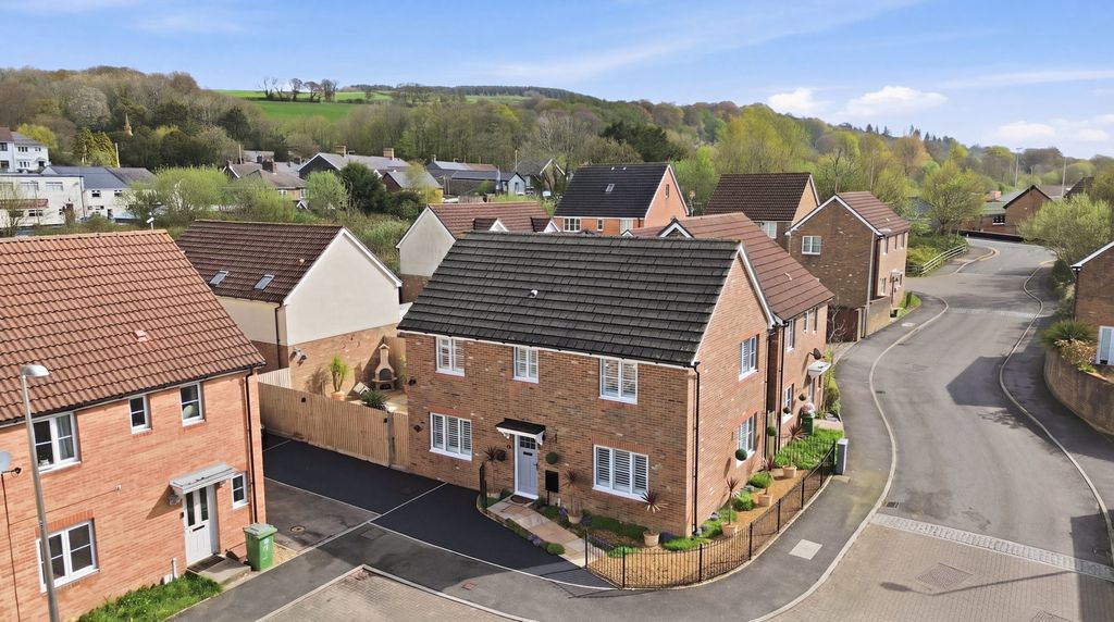 Property photo 3 of 21