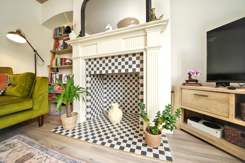 Property photo 3 of 49