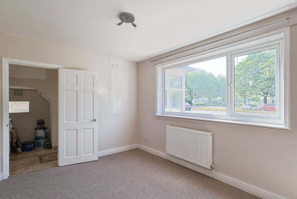 Property photo 3 of 17 Photo