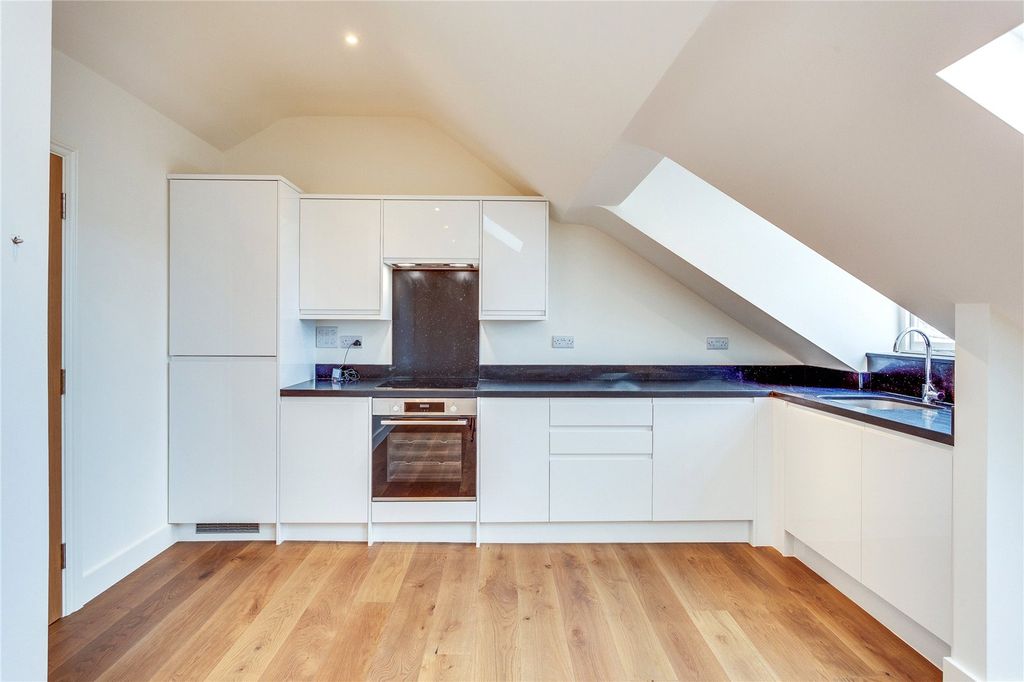 Property photo 3 of 12 Kitchen