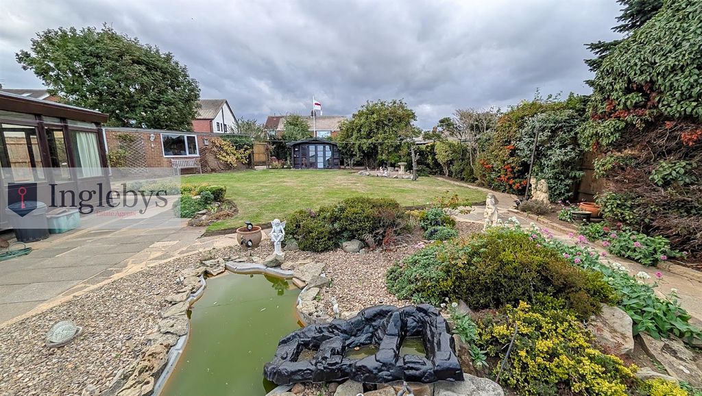 Property photo 2 of 33