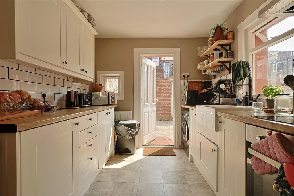 Property photo 3 of 20 Fb5Fe78C-2B51-4A00-86B7-E9Da7C106F36_1_201_A.Jpeg