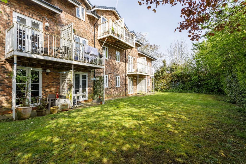 Property photo 1 of 21 Apt_5_Beverley_House_5.Jpg