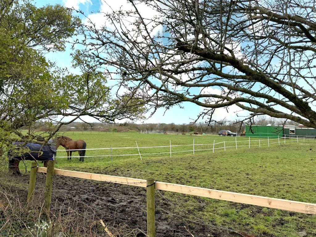 Property photo 2 of 54 B.Jpg