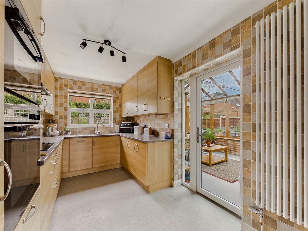 Property photo 3 of 18 Cam03972G0-Pr0330-Still010.Jpg