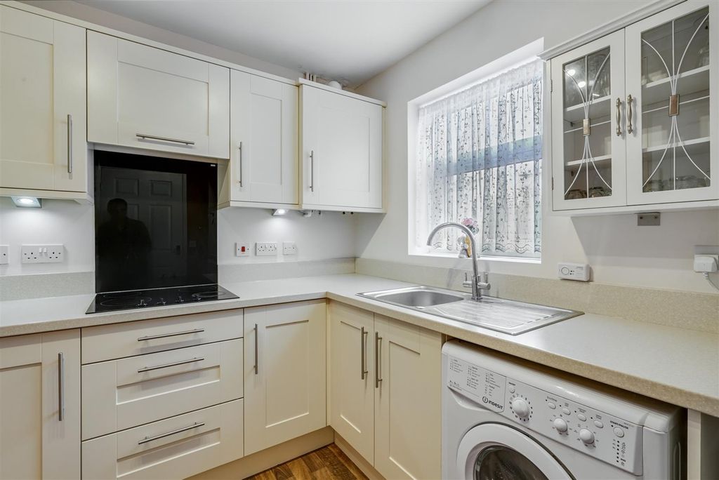 Property photo 3 of 12 Kitchen