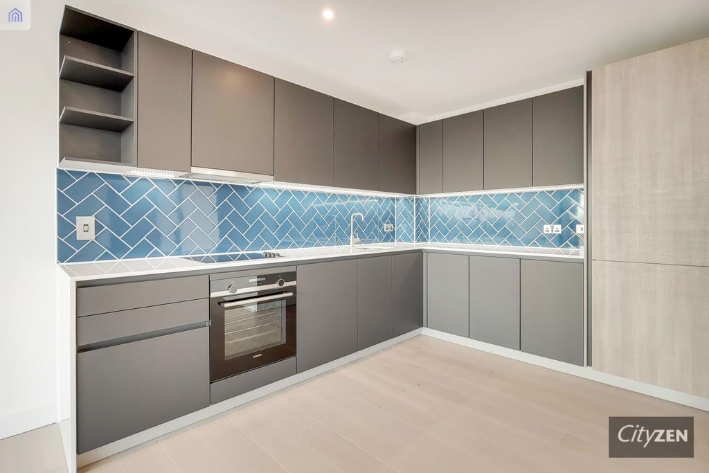 Property photo 2 of 21 Kitchen