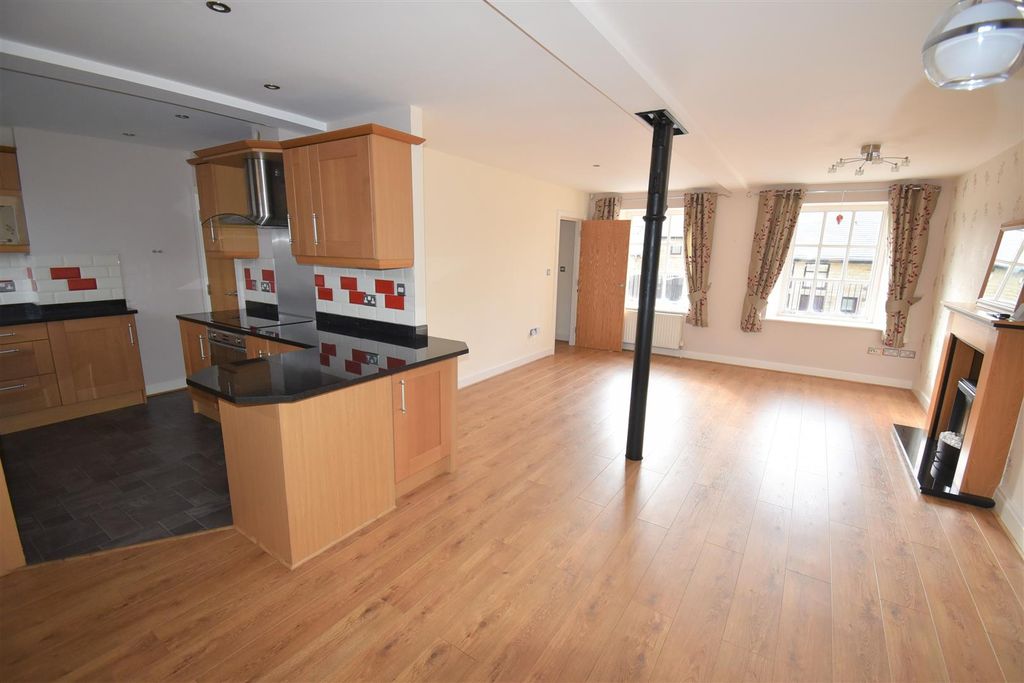Property photo 3 of 11 Living/Dining Room