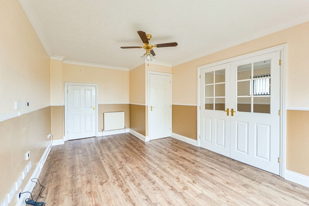 Property photo 2 of 26