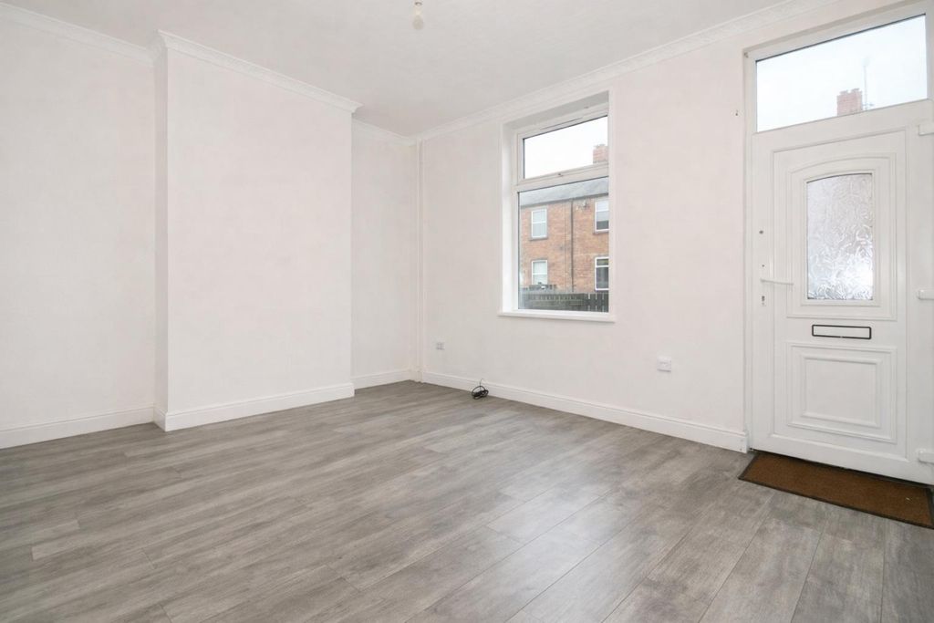 Property photo 2 of 8 Eb41E28F-666B-4B69-9C12-E8De6Acfd8Da.Jpeg