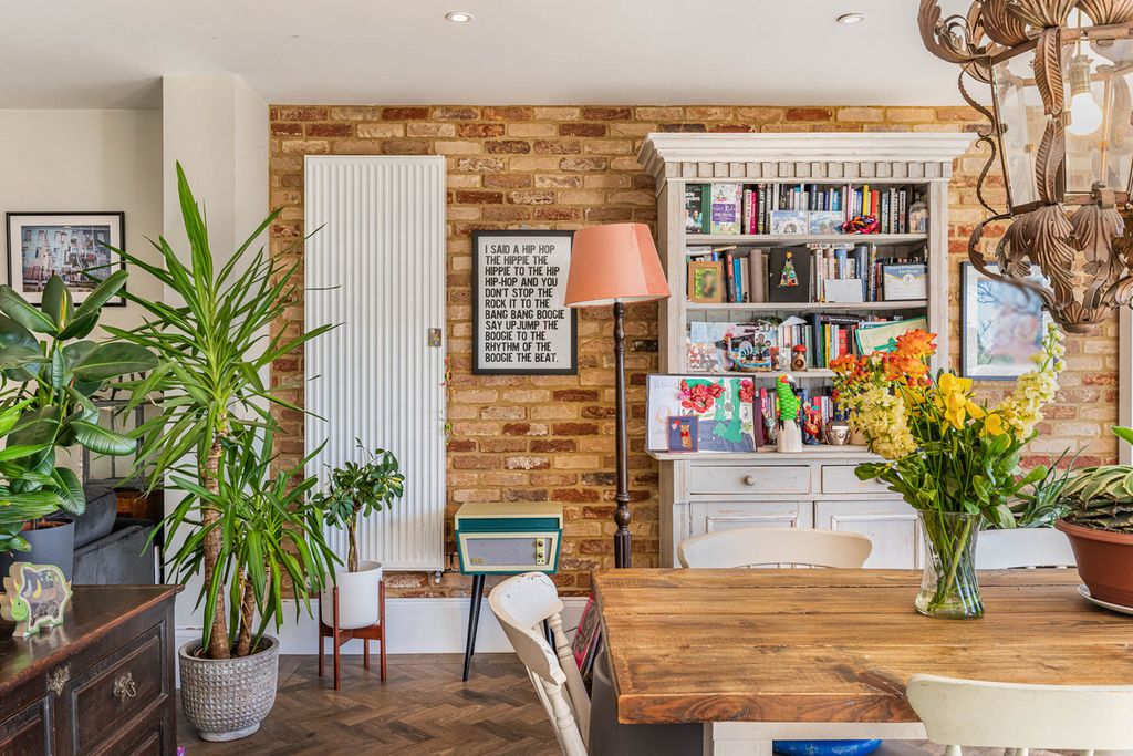 Property photo 3 of 24