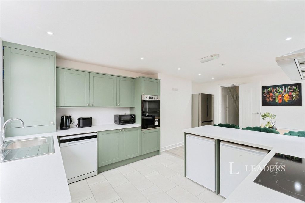Property photo 3 of 11 Picture No. 01
