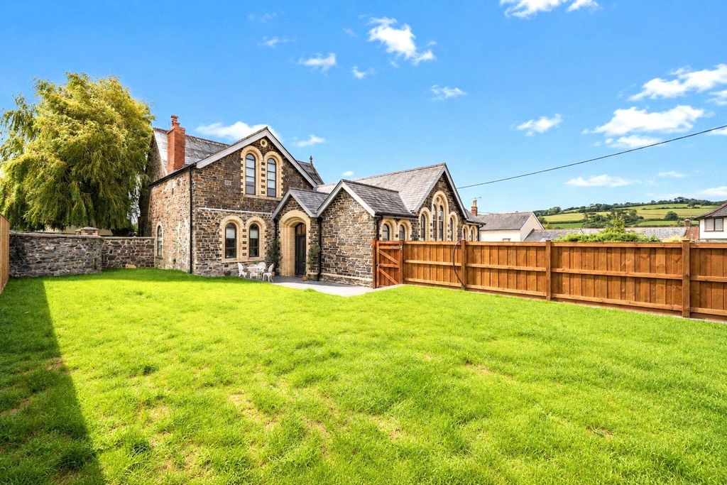 Property photo 2 of 22 Picture No. 84
