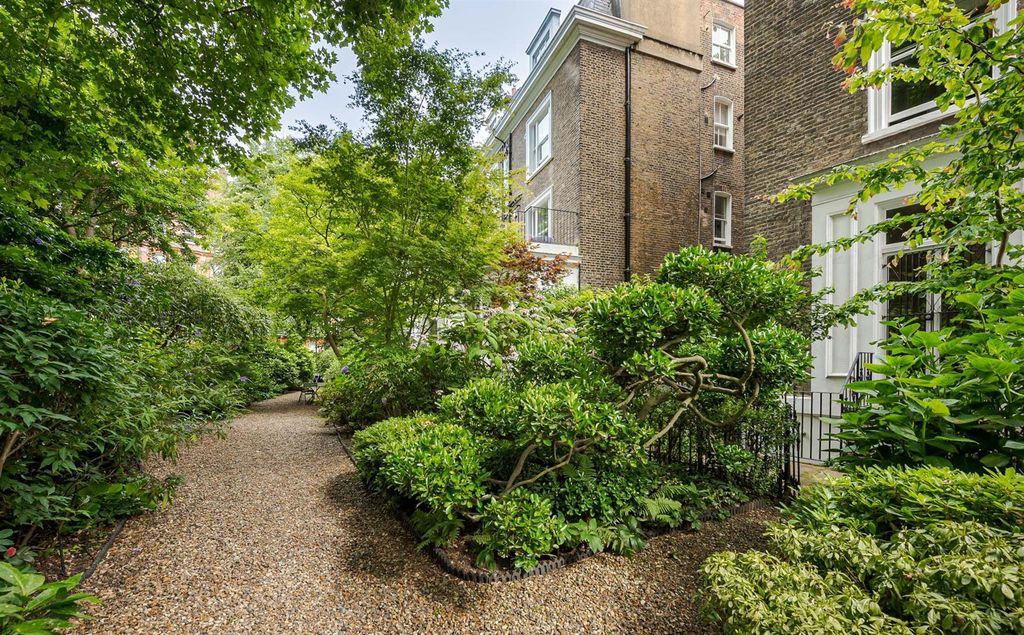 Property photo 3 of 26 Gledhow Gardens 4 Ext Ph-2-2. Low Res.Jpg
