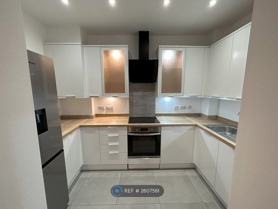 Property photo 1 of 6 Kitchen