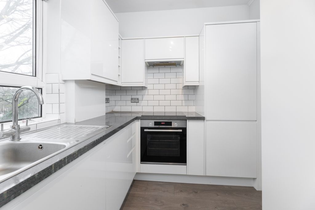 Property photo 3 of 8 Northview 24 - (7...