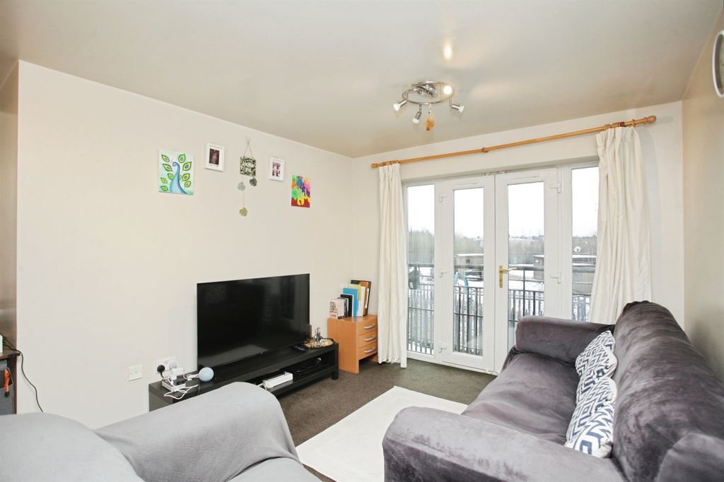 Property photo 2 of 9