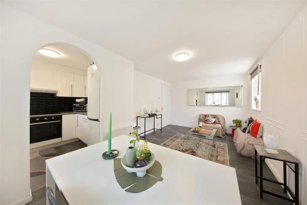 Property photo 3 of 8 Reception Room.