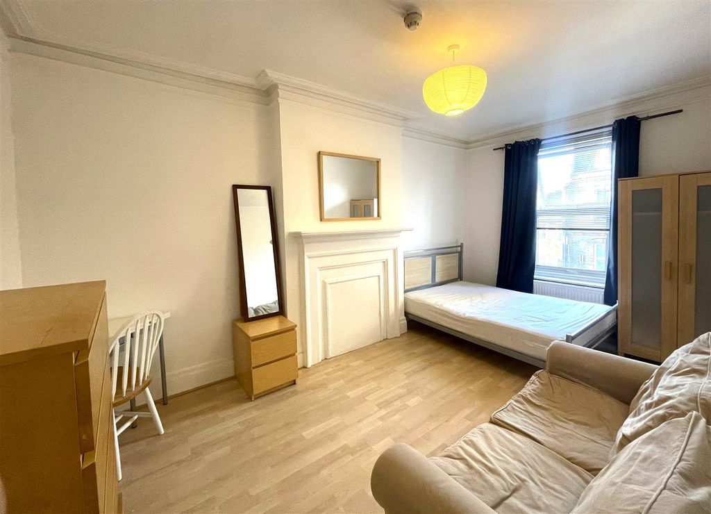 Property photo 1 of 4 Flat 6.Jpg