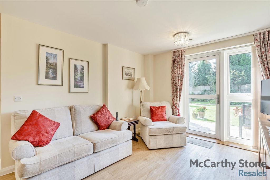 Property photo 2 of 33 8667828-Interior04.Jpg