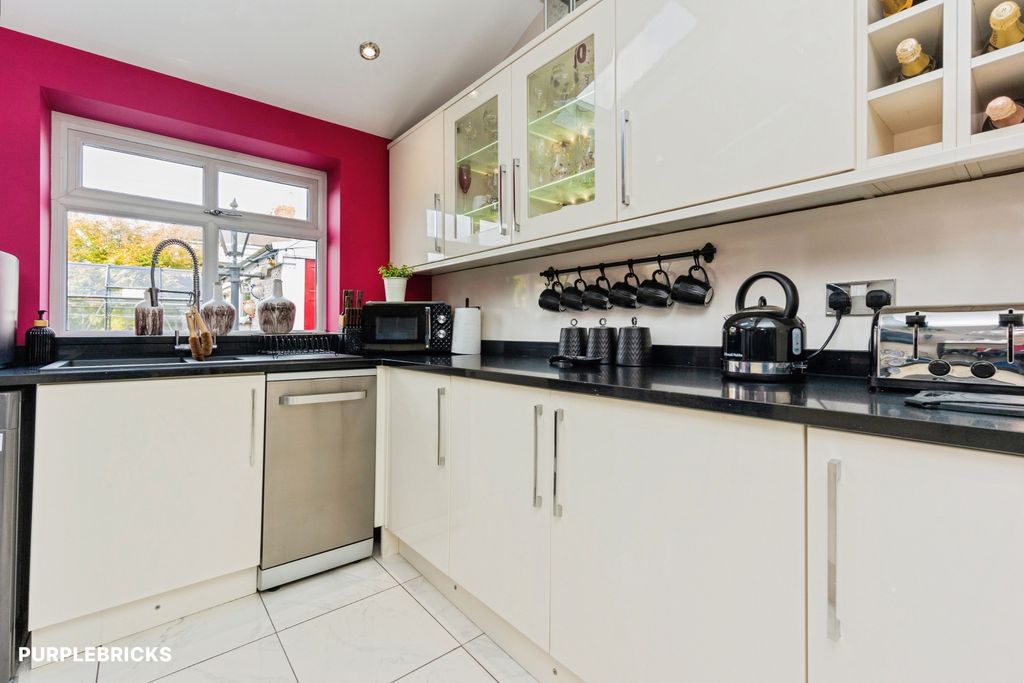 Property photo 3 of 33