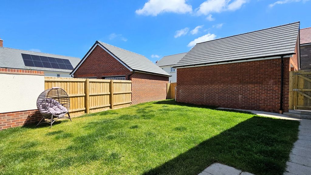 Property photo 2 of 27