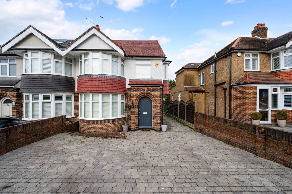 Property photo 1 of 17 Palmersfield Road,