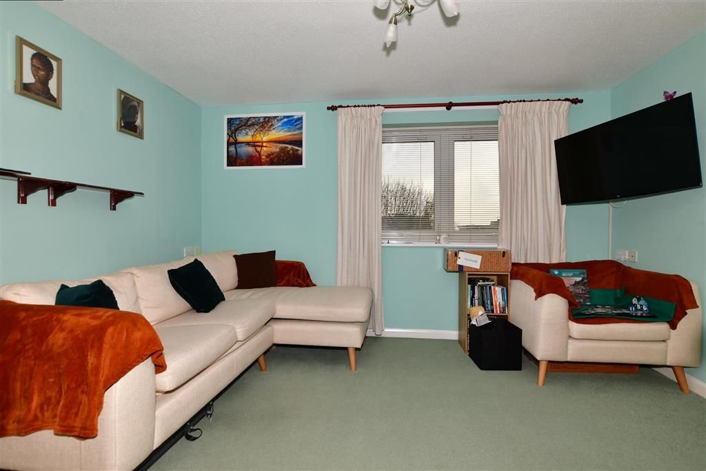 Property photo 1 of 6 Lounge