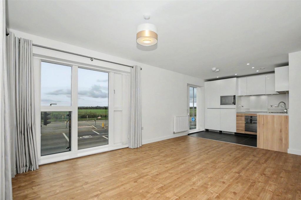 Property photo 2 of 9 Picture No. 17