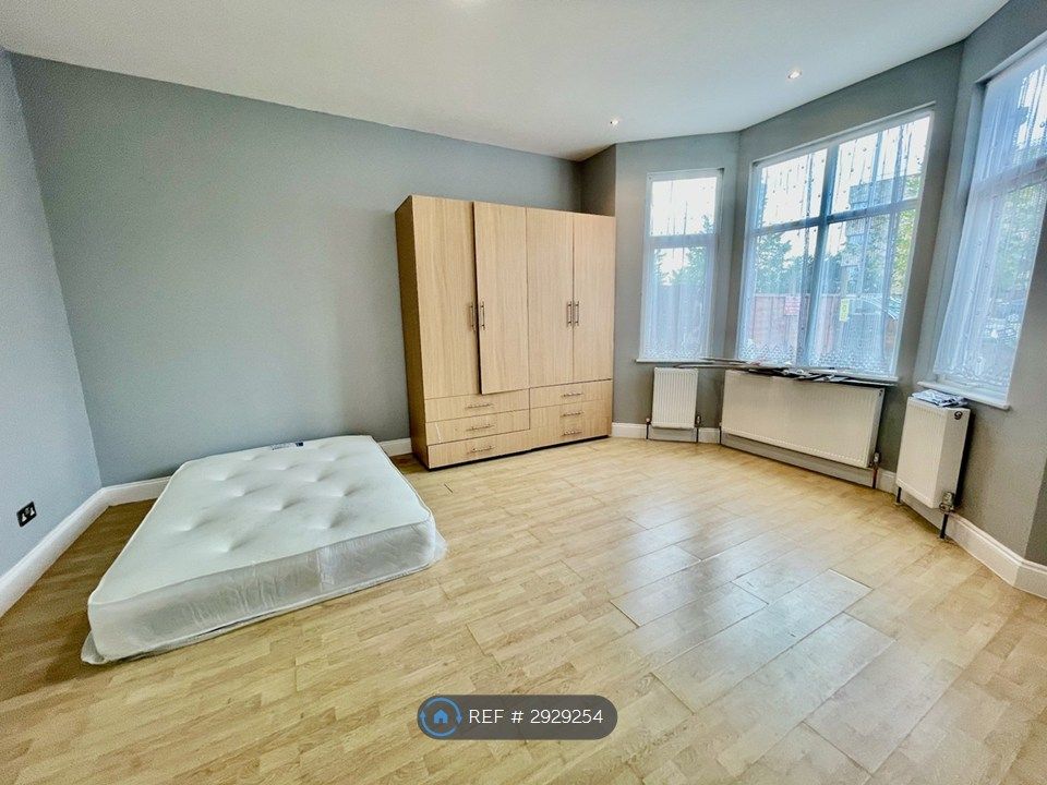 Property photo 3 of 9 Bedroom 2