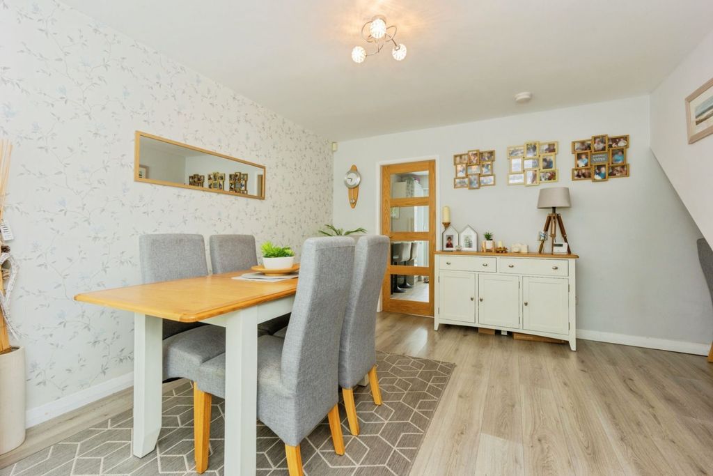 Property photo 3 of 25