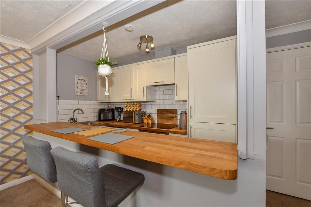 Property photo 3 of 12 Kitchen