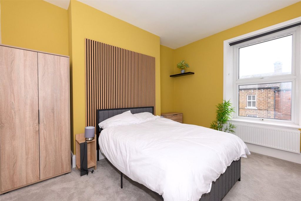 Property photo 3 of 9 Bedroom Example