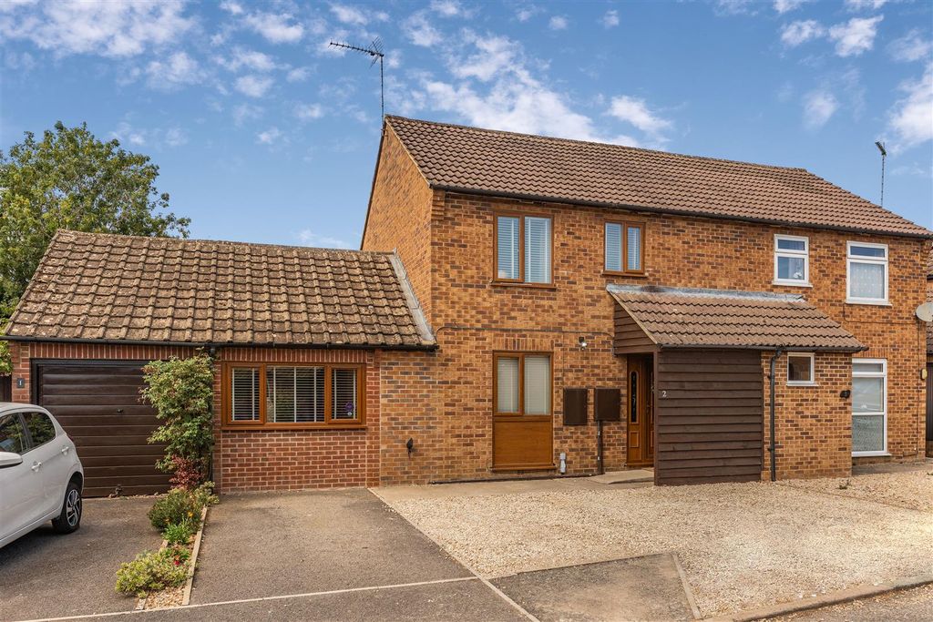 Property photo 1 of 15 2 Morgan Close, Banbury-1.Jpg