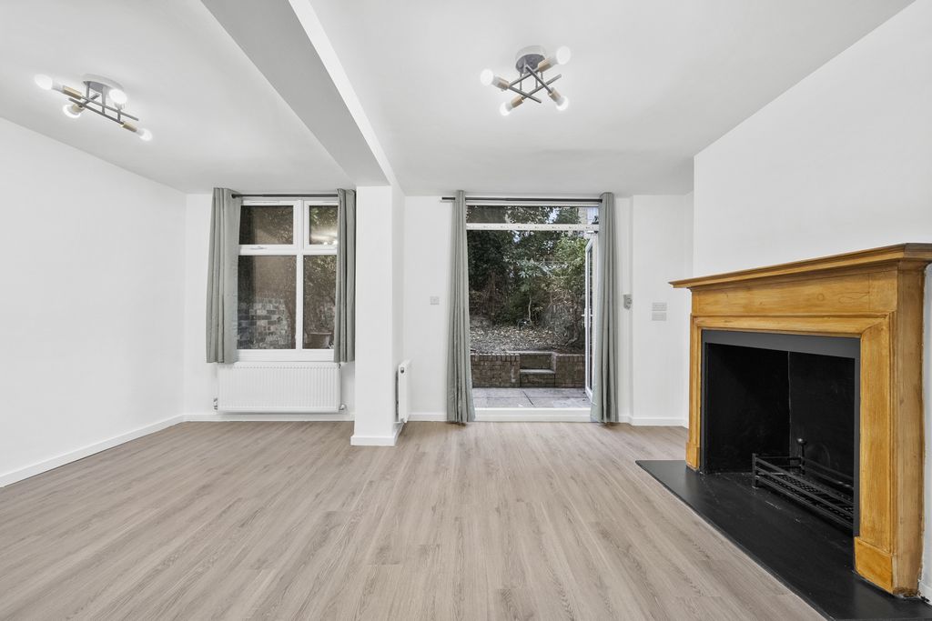 Property photo 3 of 15 Reception