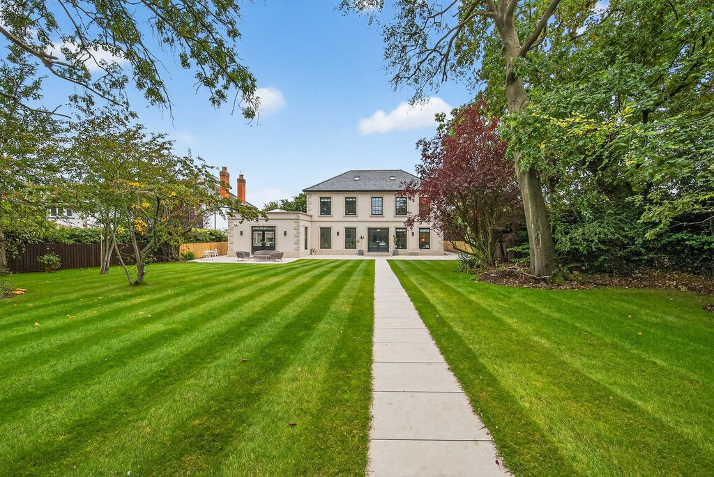 Property photo 2 of 31