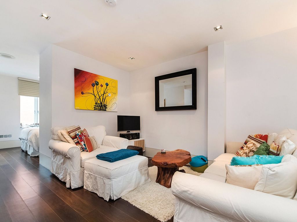 Property photo 2 of 12 Slingsby Place