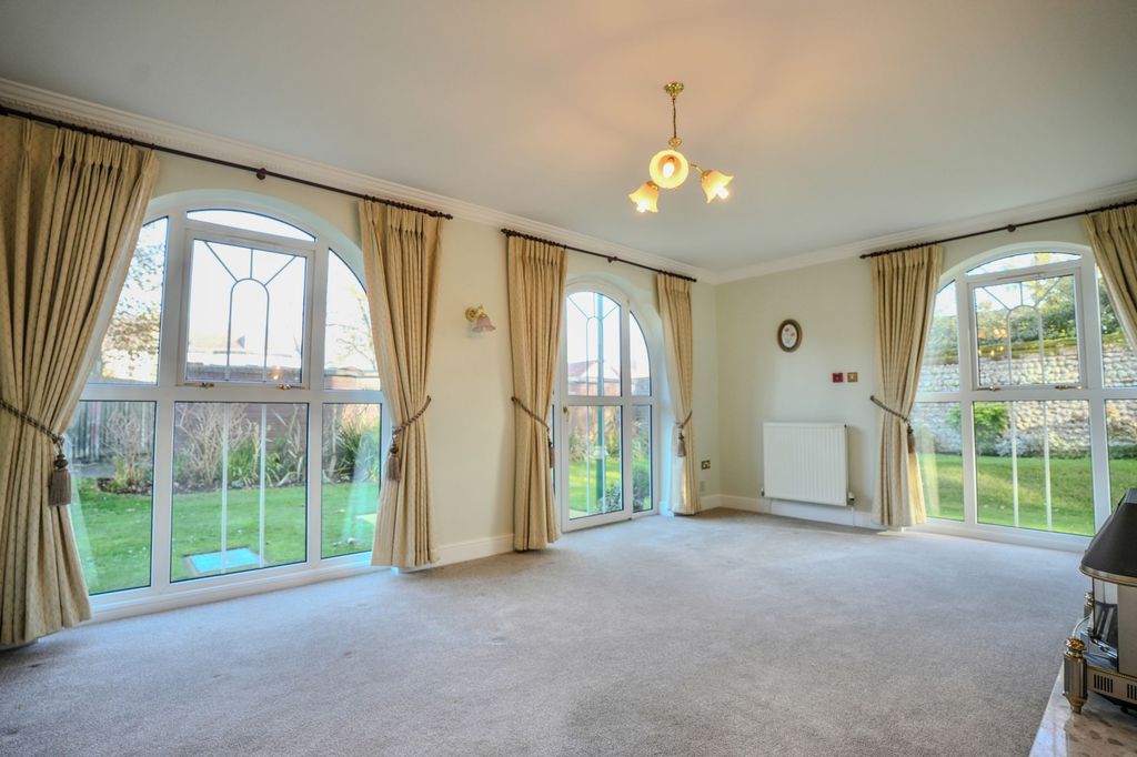 Property photo 2 of 26