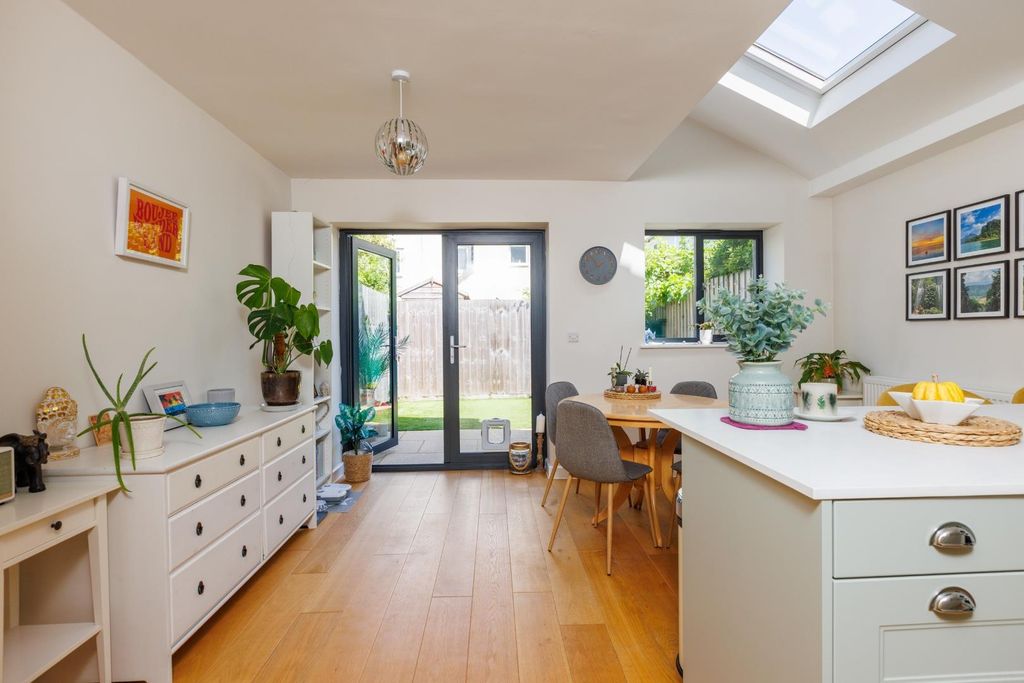 Property photo 1 of 25 3 Marmaduke Street-8.Jpg