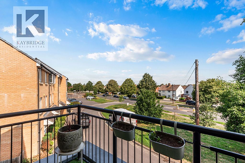Property photo 2 of 12 Willow Court Alpine Close, Epsom - Kt19 9Fj
