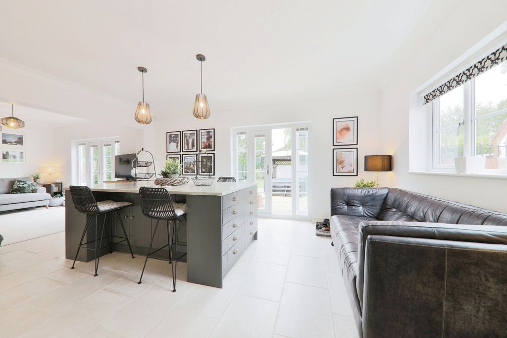 Property photo 2 of 27 3516125