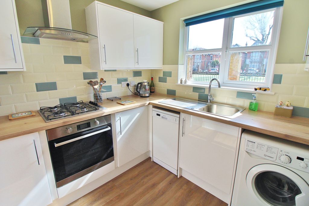 Property photo 3 of 21