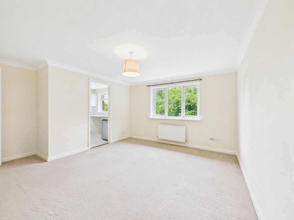 Property photo 3 of 17 Cam04018G0-Pr0553-Still005