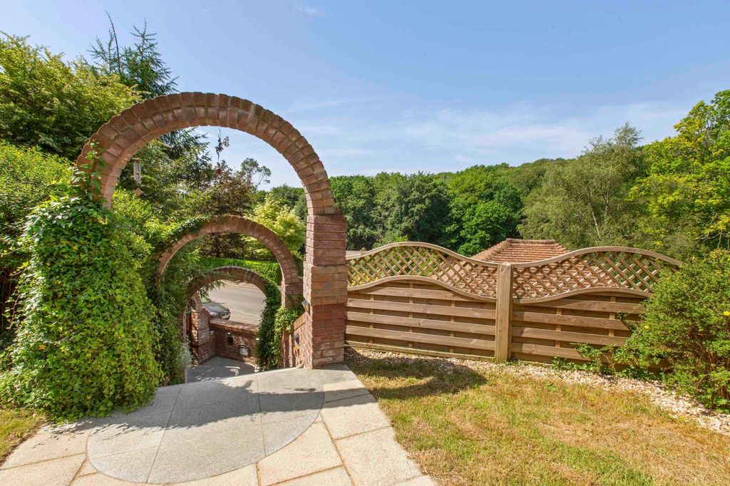 Property photo 3 of 27