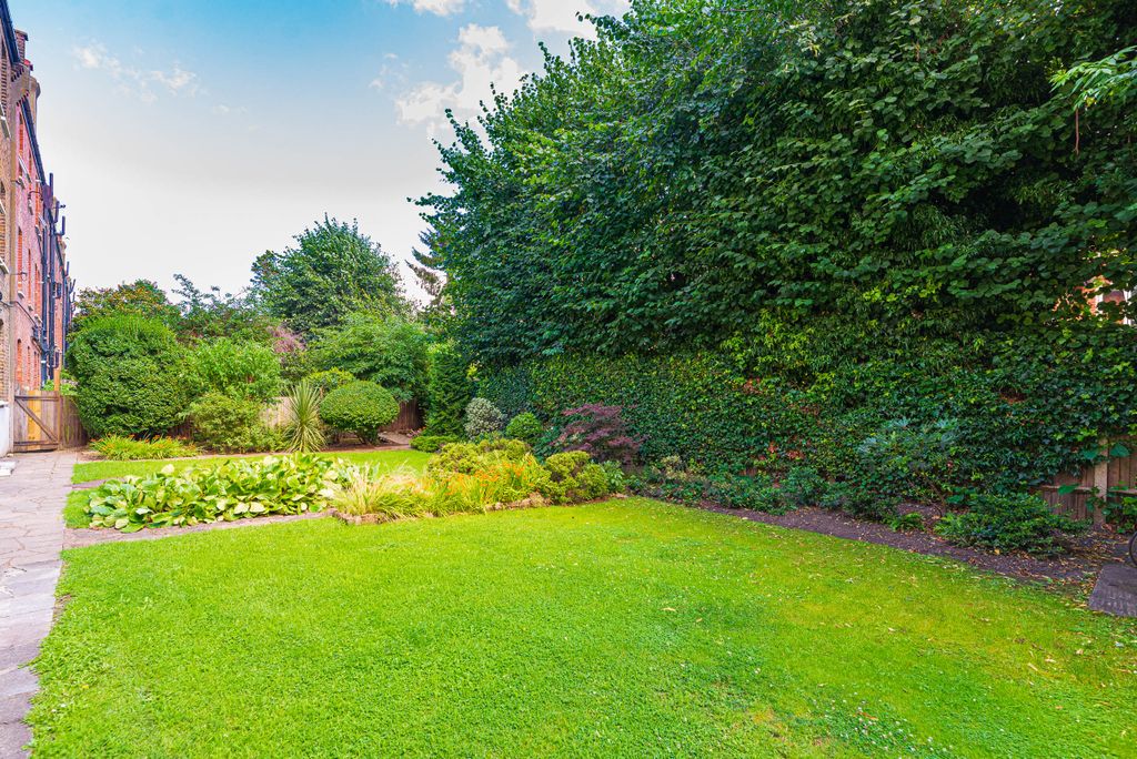 Property photo 3 of 18