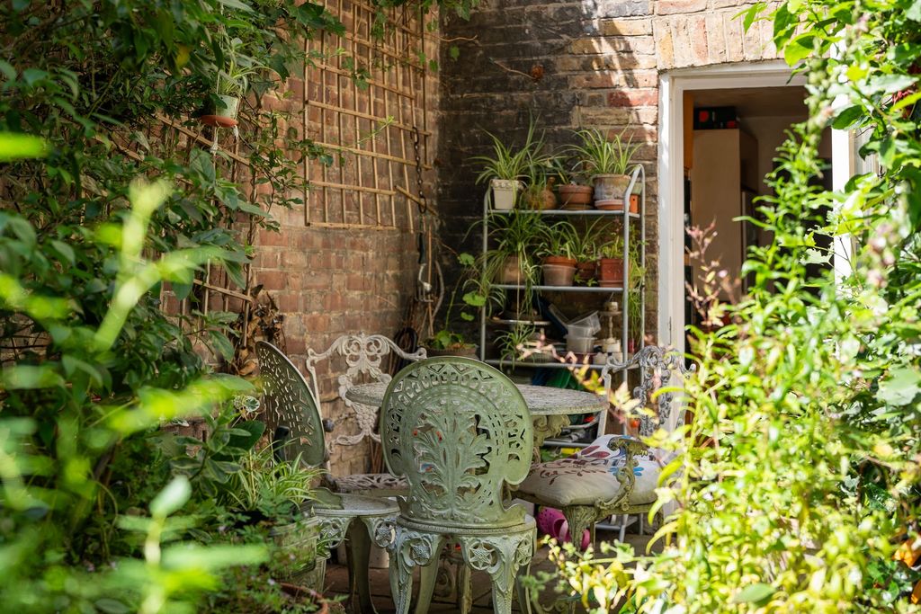 Property photo 2 of 24