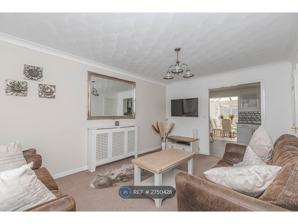 Property photo 3 of 15 Lounge